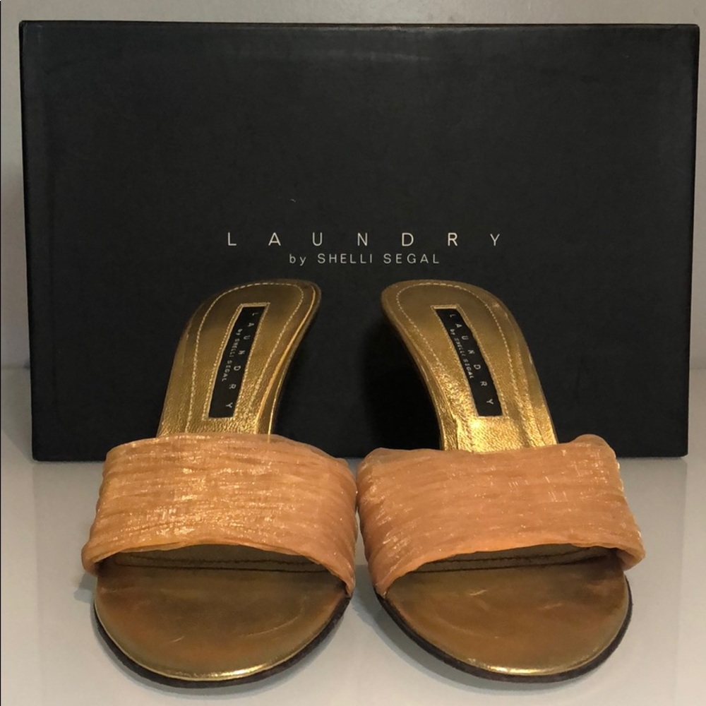 LAUNDRY by SHELLI SEGAL Gold heel sandal